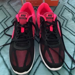 Brand New Nike sneakers-Women’s